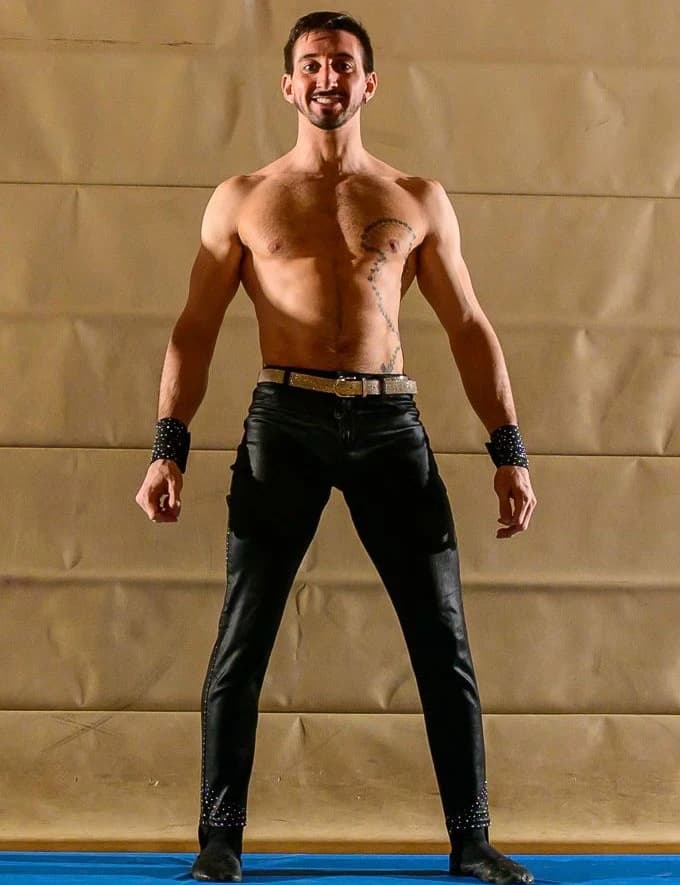 Primo piano e figura intera image 14